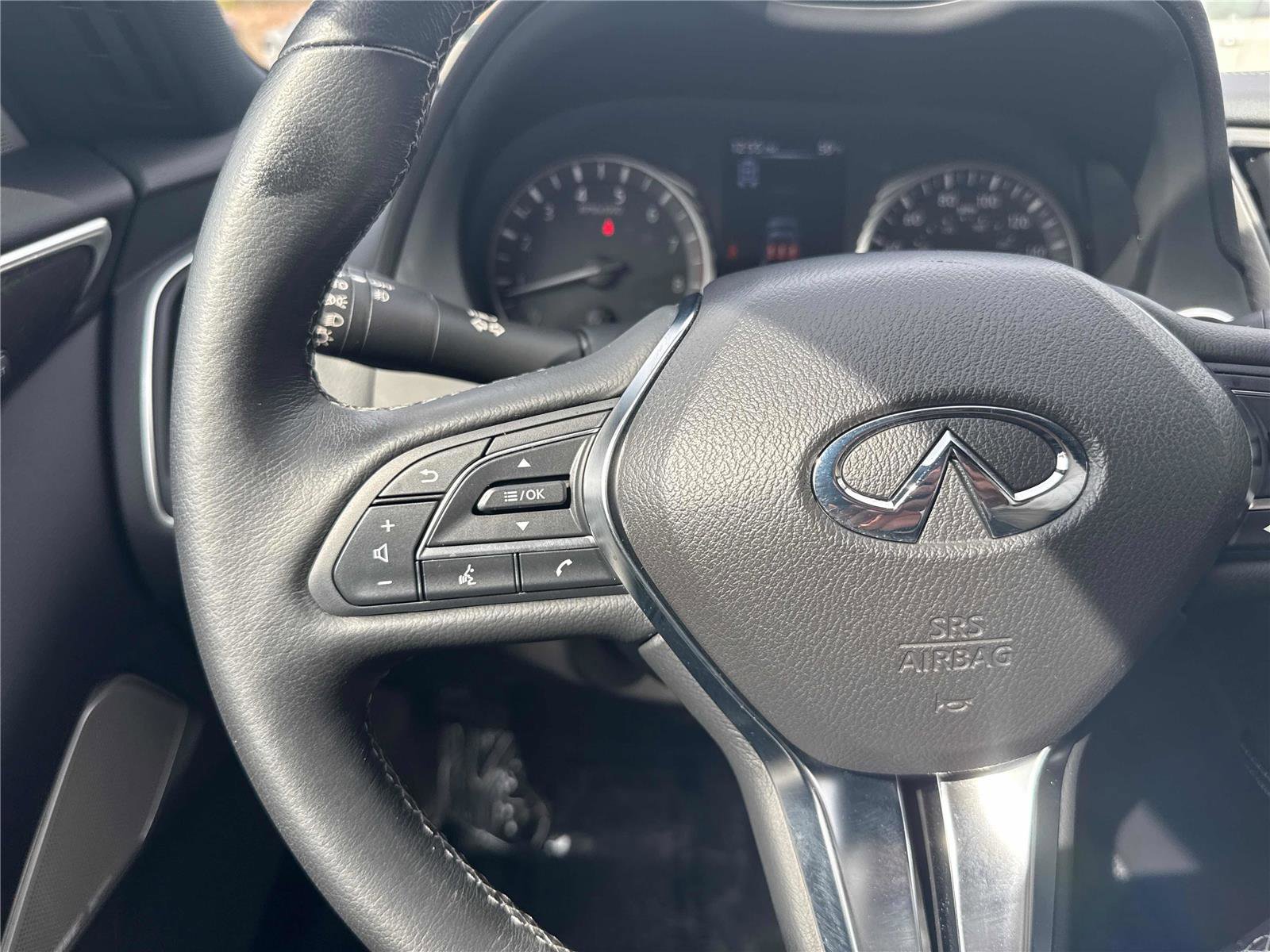 Used 2023 INFINITI Q50 Sensory image 17