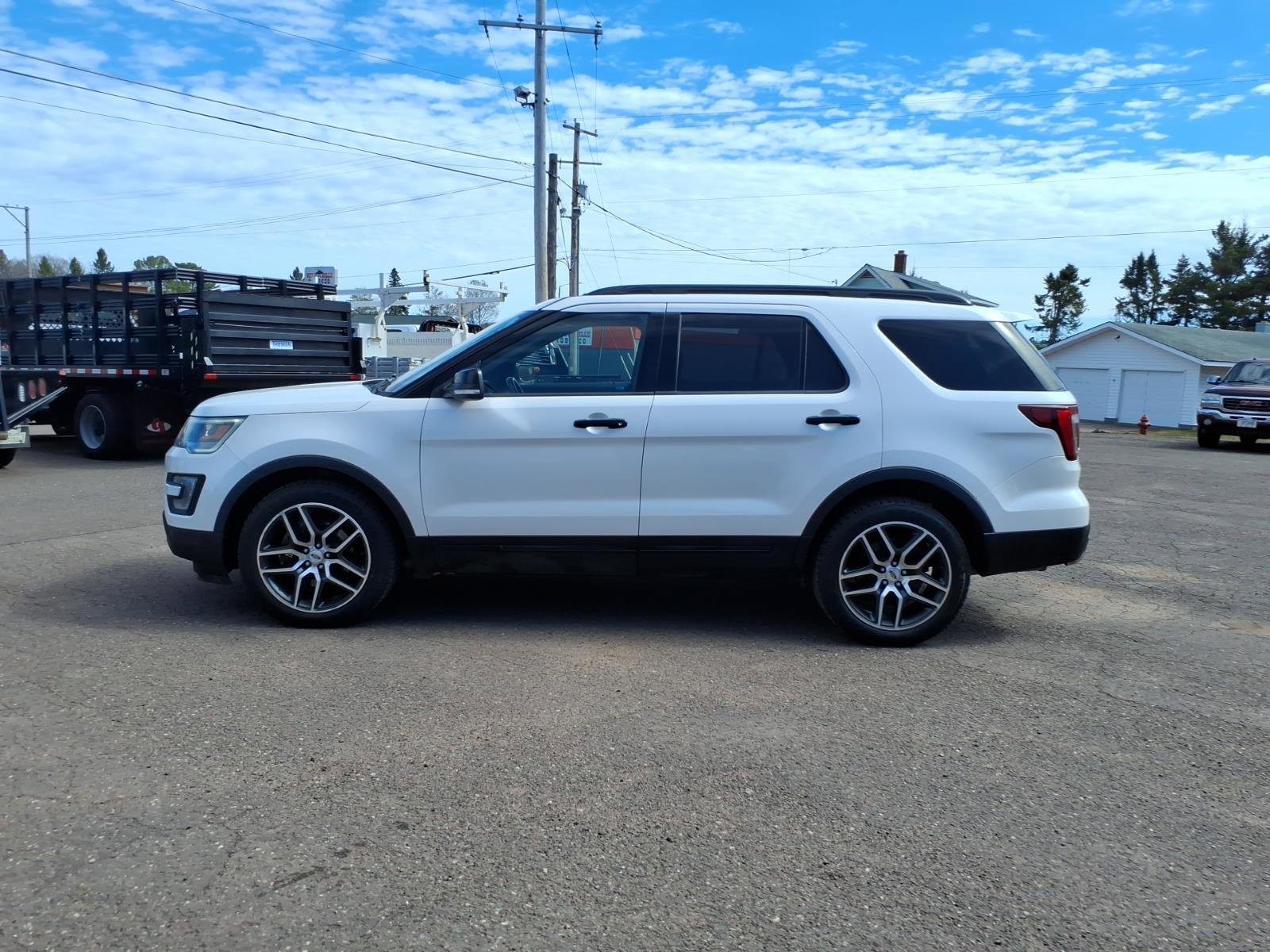 Used 2017 Ford Explorer Sport AWD/4WD image 2
