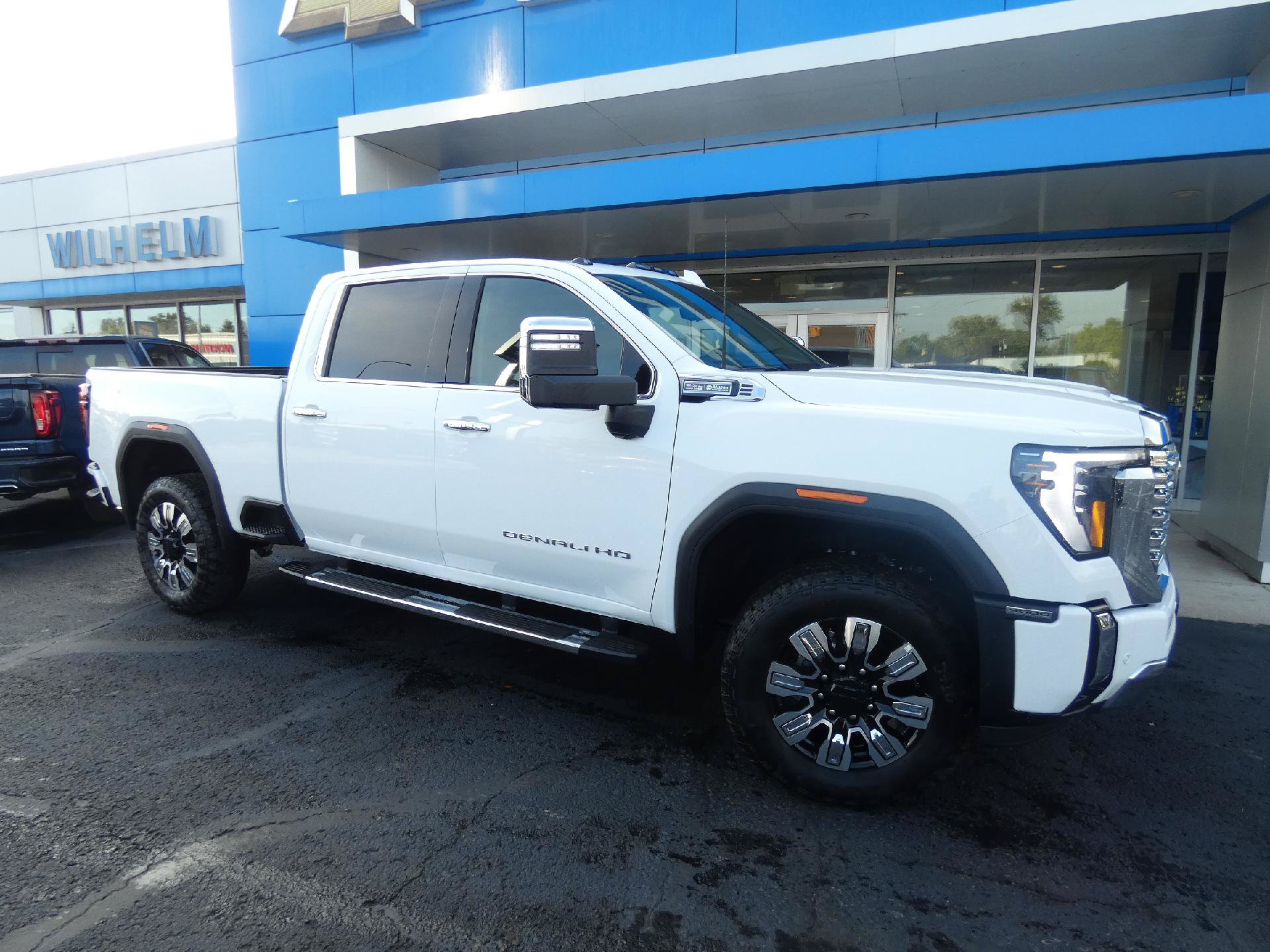 New 2026 GMC Sierra 3500 Denali w/ Denali Reserve Package AWD/4WD image 1