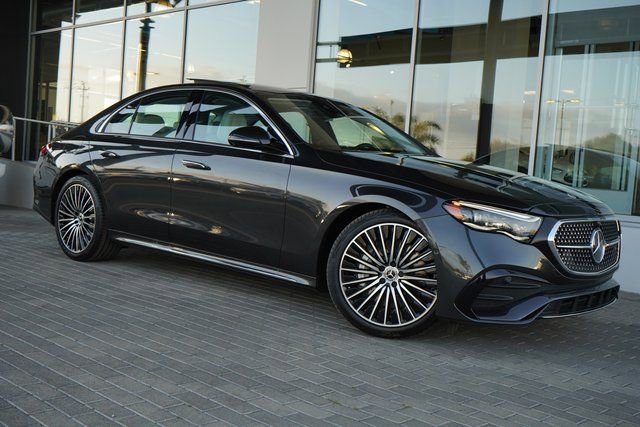 New 2026 Mercedes-Benz E 450 4MATIC Sedan image 1
