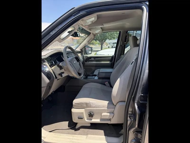 Used 2011 Ford Expedition EL XLT RWD image 10
