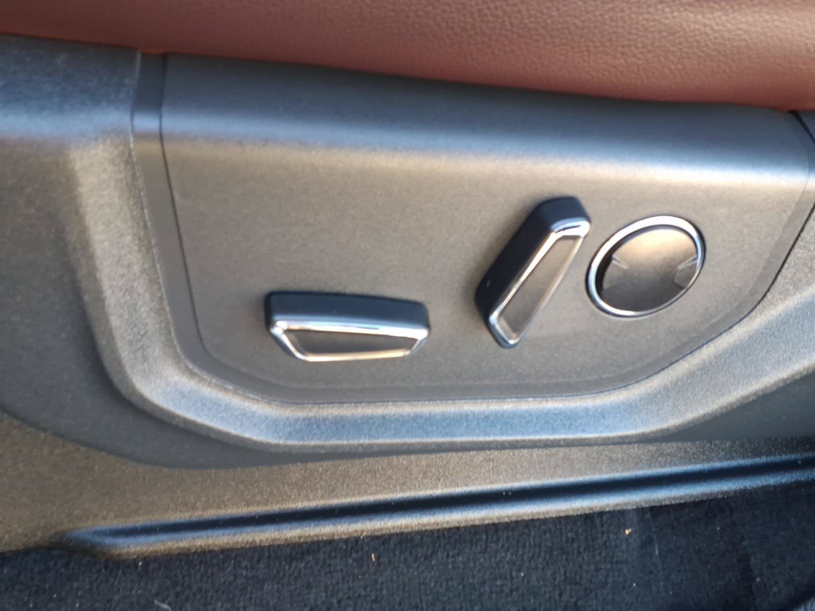 Used 2024 Ford Expedition Limited AWD/4WD image 23