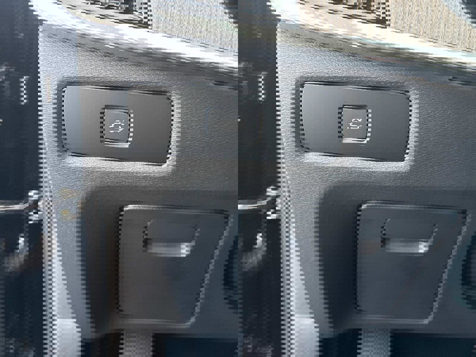 Certified 2024 Volvo V90 B6 Cross Country Plus image 30