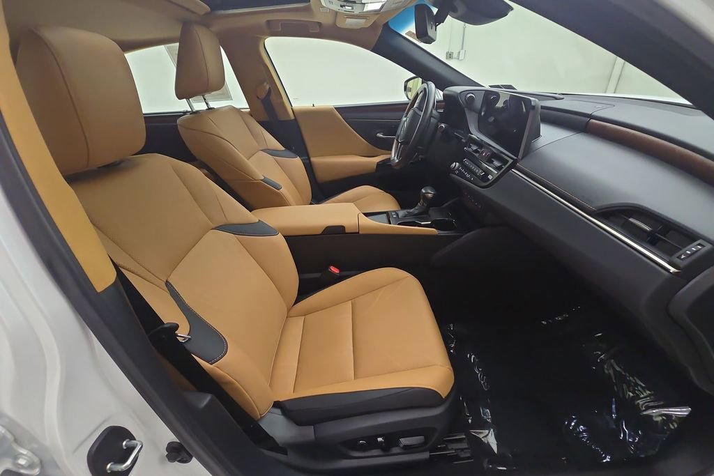Used 2023 Lexus ES 300h Ultra Luxury image 30
