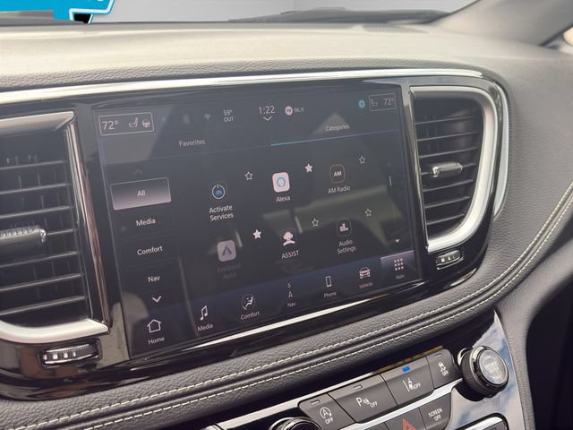 Used 2025 Chrysler Pacifica Limited FWD image 18
