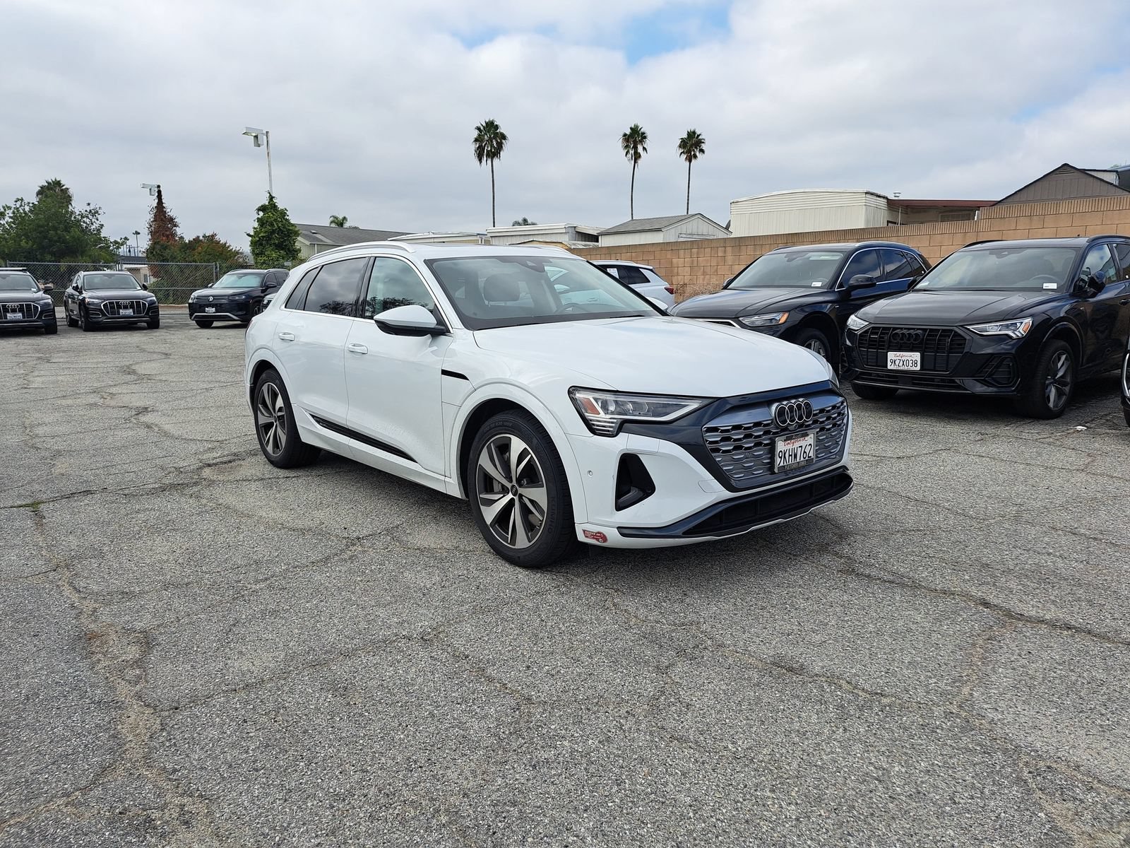 Used 2024 Audi Q8 e-tron Premium Plus AWD/4WD image 3