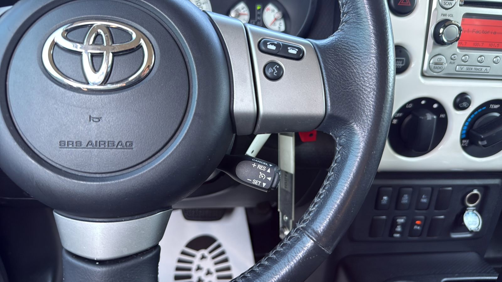 Used 2011 Toyota FJ Cruiser 4WD w/ Upgrade Pkg image 10