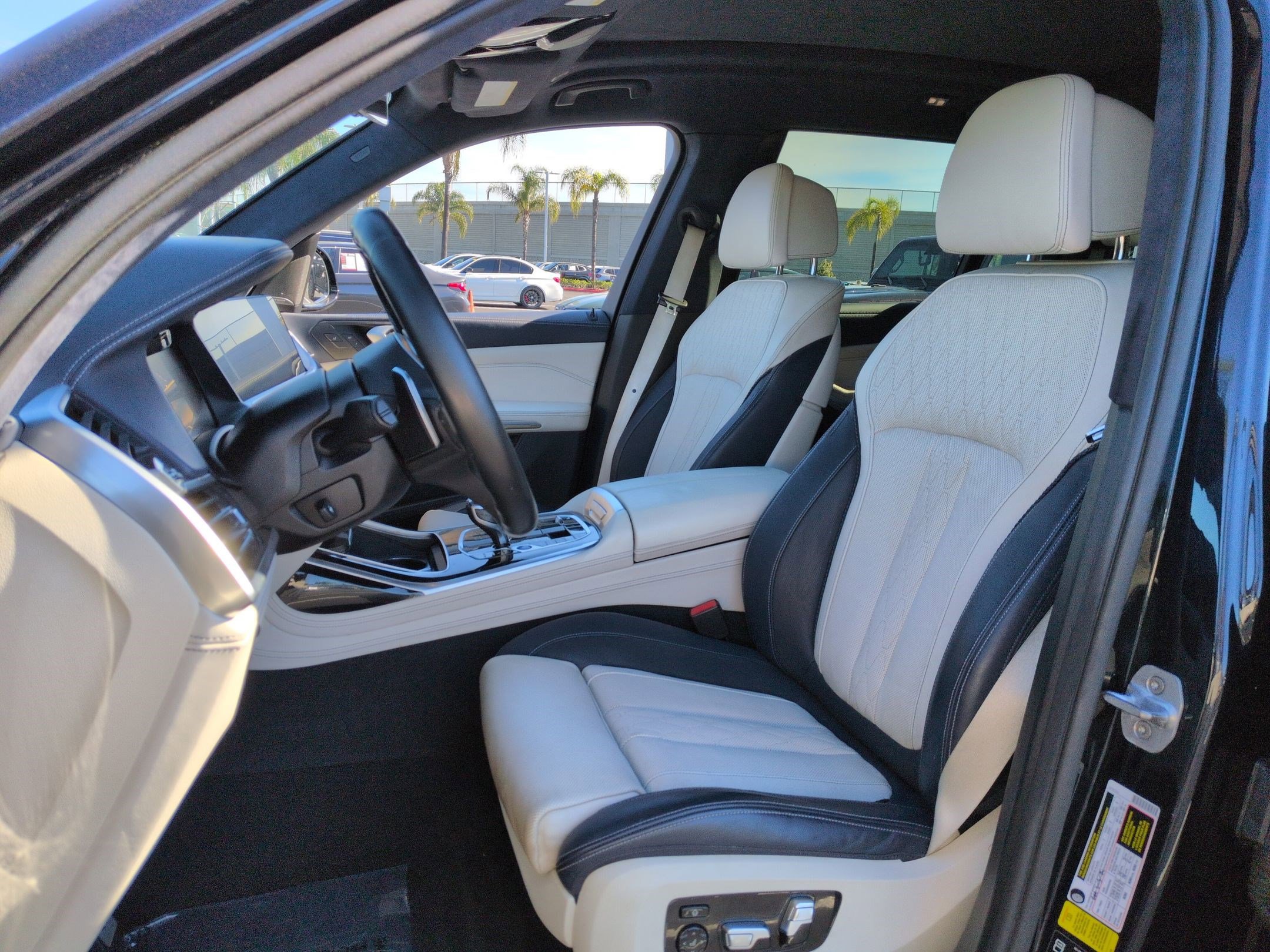 Used 2019 BMW X7 xDrive40i w/ Premium Package image 16