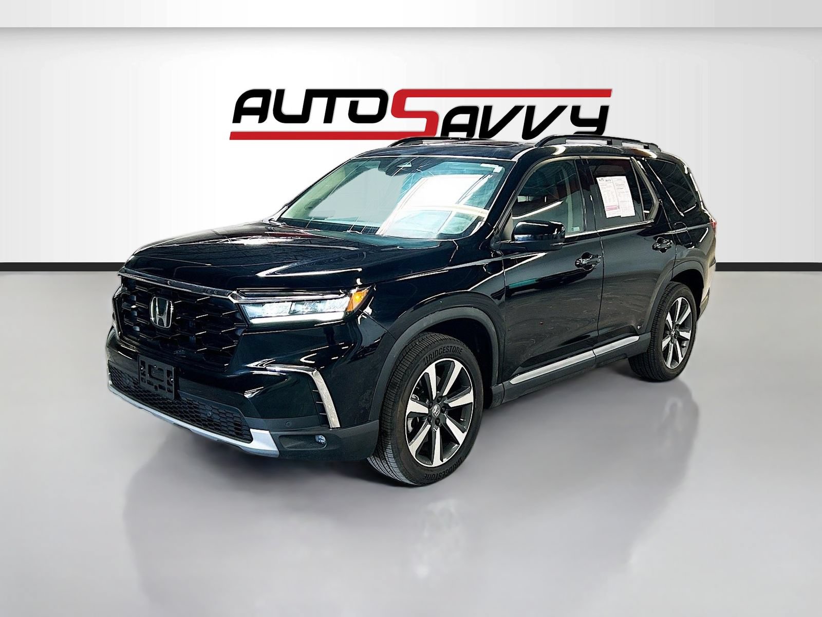 Used 2024 Honda Pilot Touring image 3