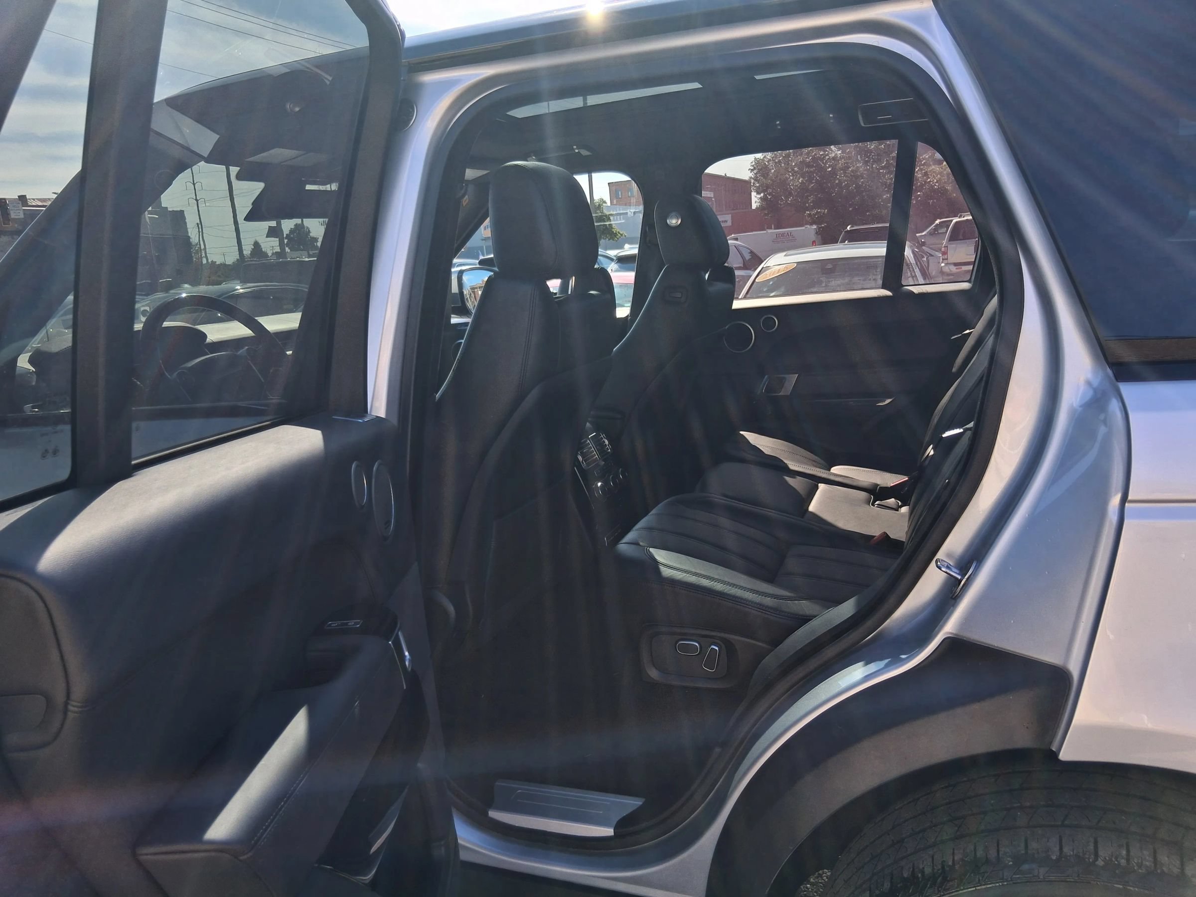 Used 2015 Land Rover Range Rover Supercharged AWD/4WD image 19