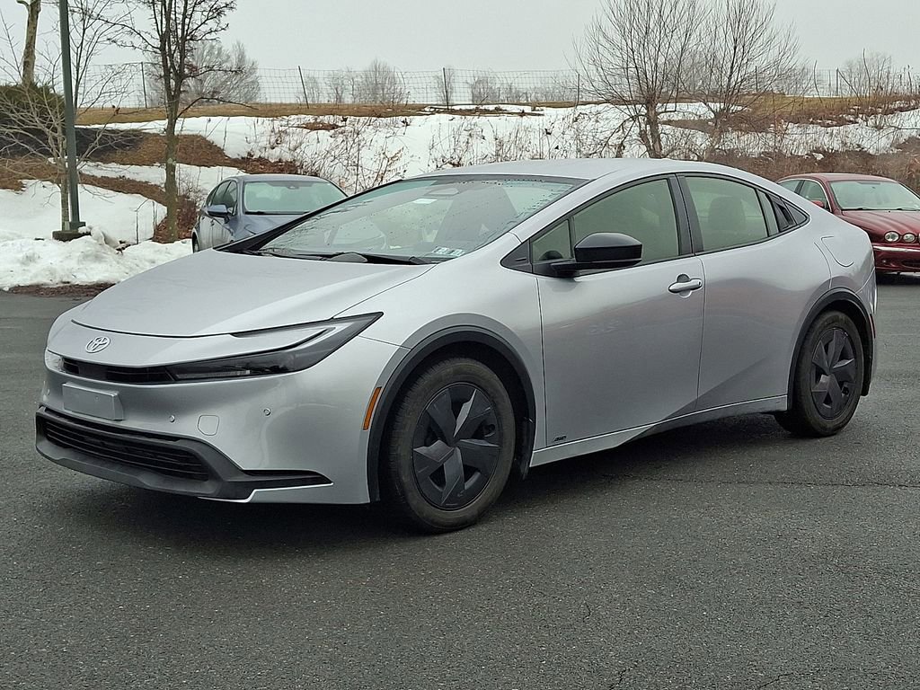 Used 2023 Toyota Prius LE image 5