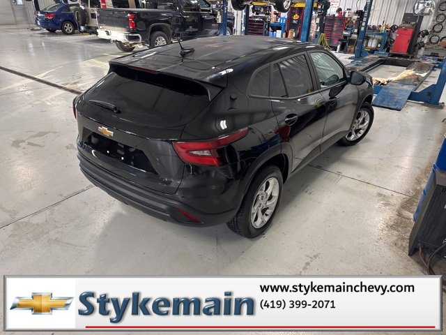 Used 2024 Chevrolet Trax LS w/ LS Convenience Package image 13