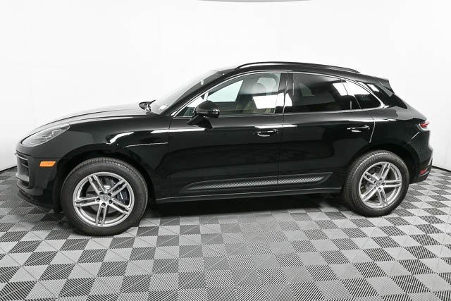 Used 2025 Porsche Macan image 2