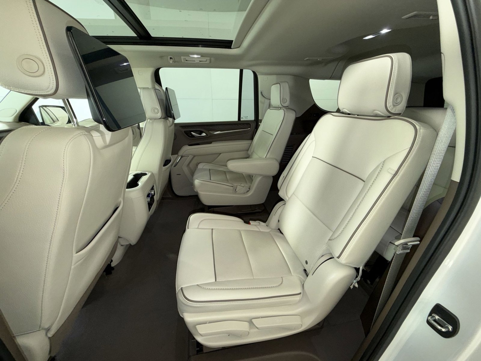 Used 2023 GMC Yukon XL Denali w/ Advanced Technology Package image 25