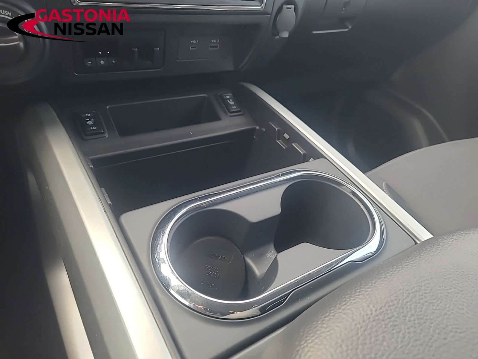 Used 2024 Nissan Titan SV w/ SV Convenience Package image 50