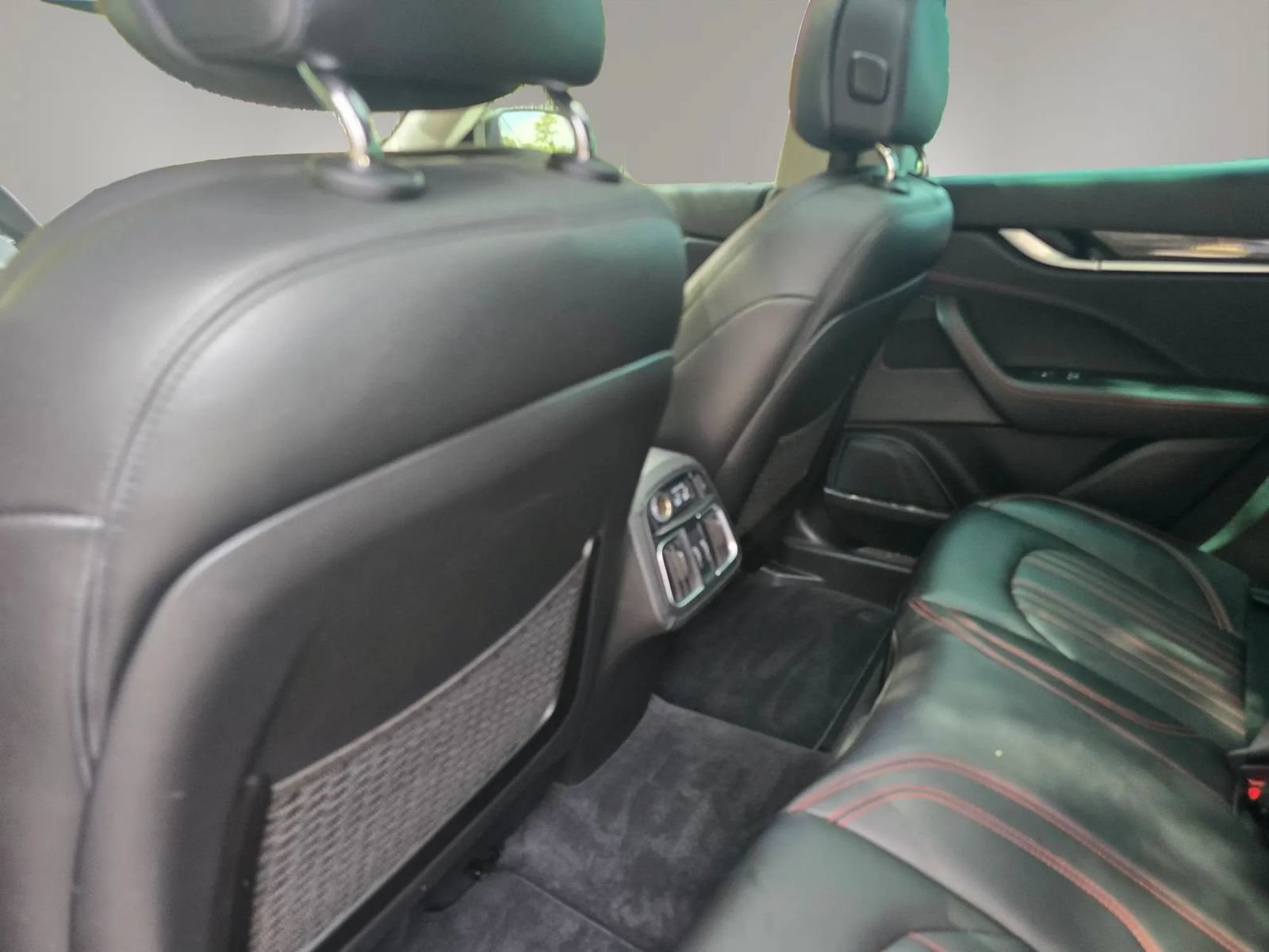 Used 2017 Maserati Levante S AWD/4WD image 32