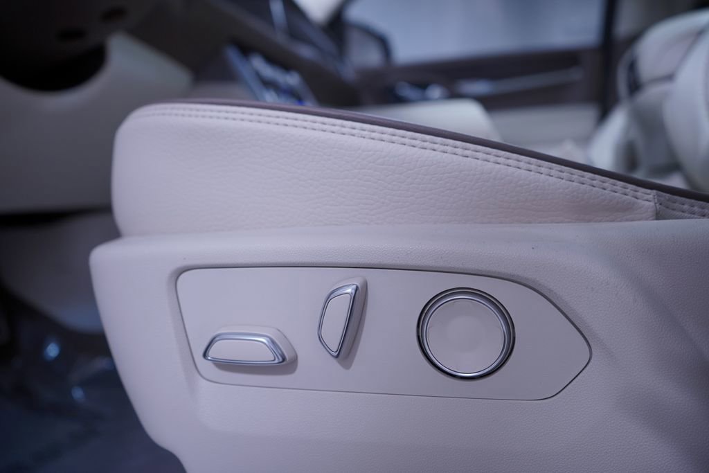 Used 2024 GMC Yukon Denali w/ Advanced Technology Package image 18