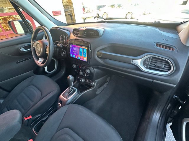 Used 2020 Jeep Renegade Latitude AWD/4WD image 22