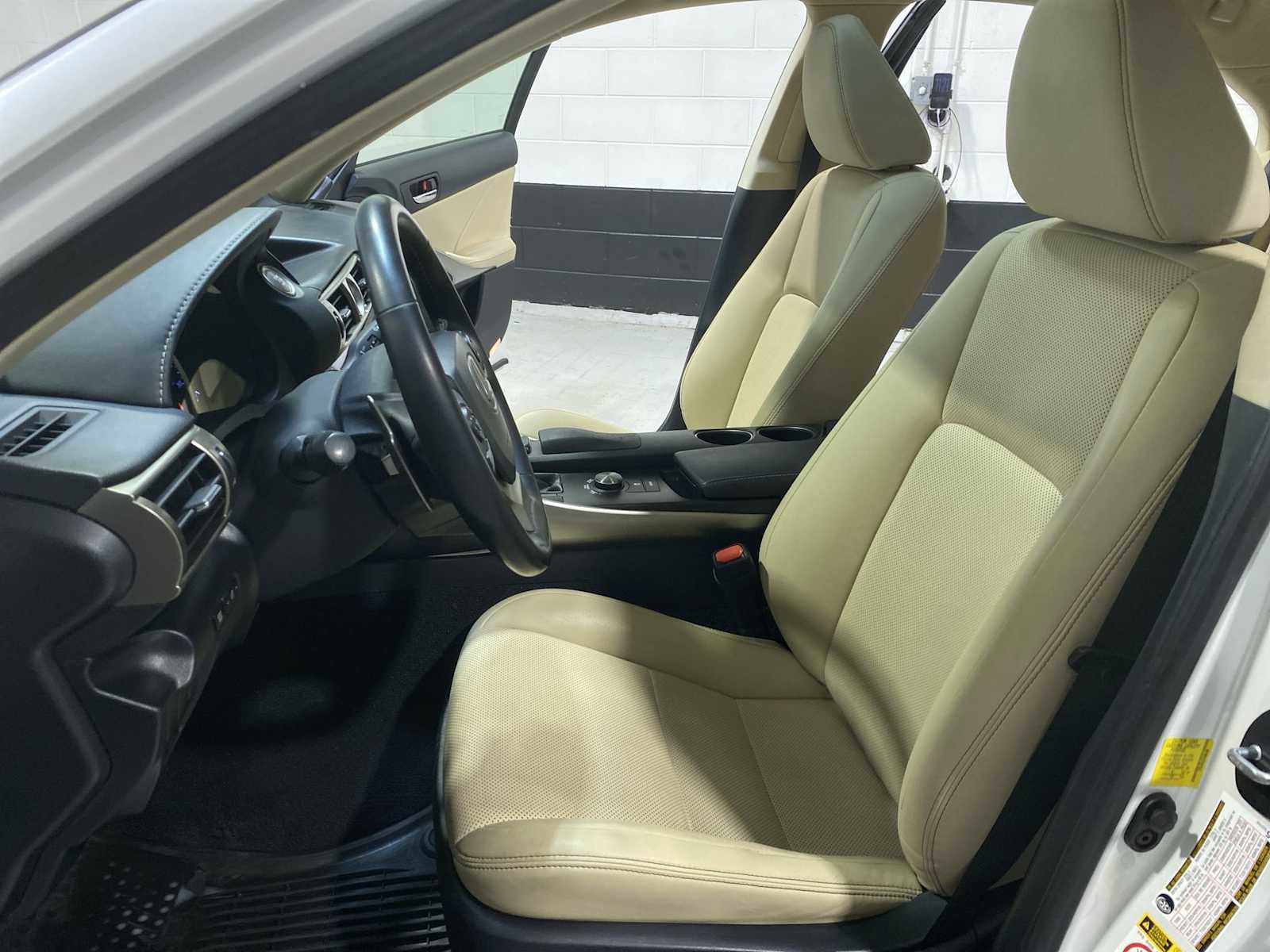 Used 2016 Lexus IS 300 AWD w/ Navigation System Package image 11