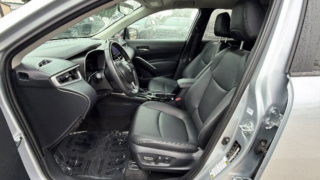 Used 2025 Toyota Corolla Cross XLE FWD image 16