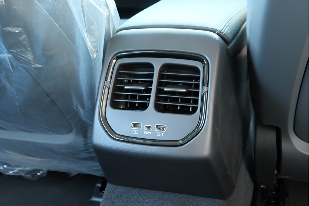 New 2025 VinFast VF 8 Eco AWD/4WD image 23
