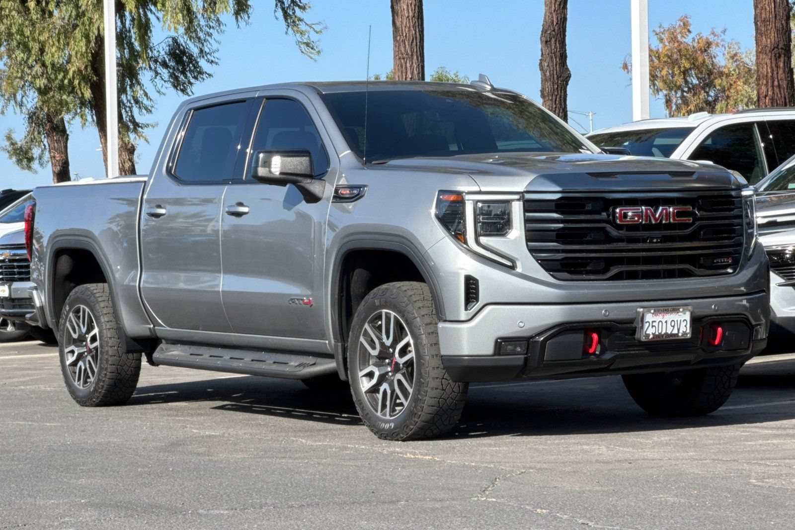 Used 2023 GMC Sierra 1500 AT4 w/ AT4 Premium Package AWD/4WD image 2