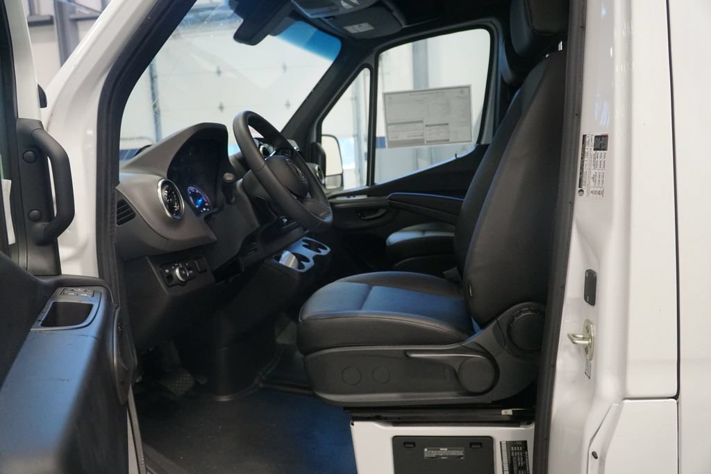 New 2025 Mercedes-Benz eSprinter 170 Cargo image 14