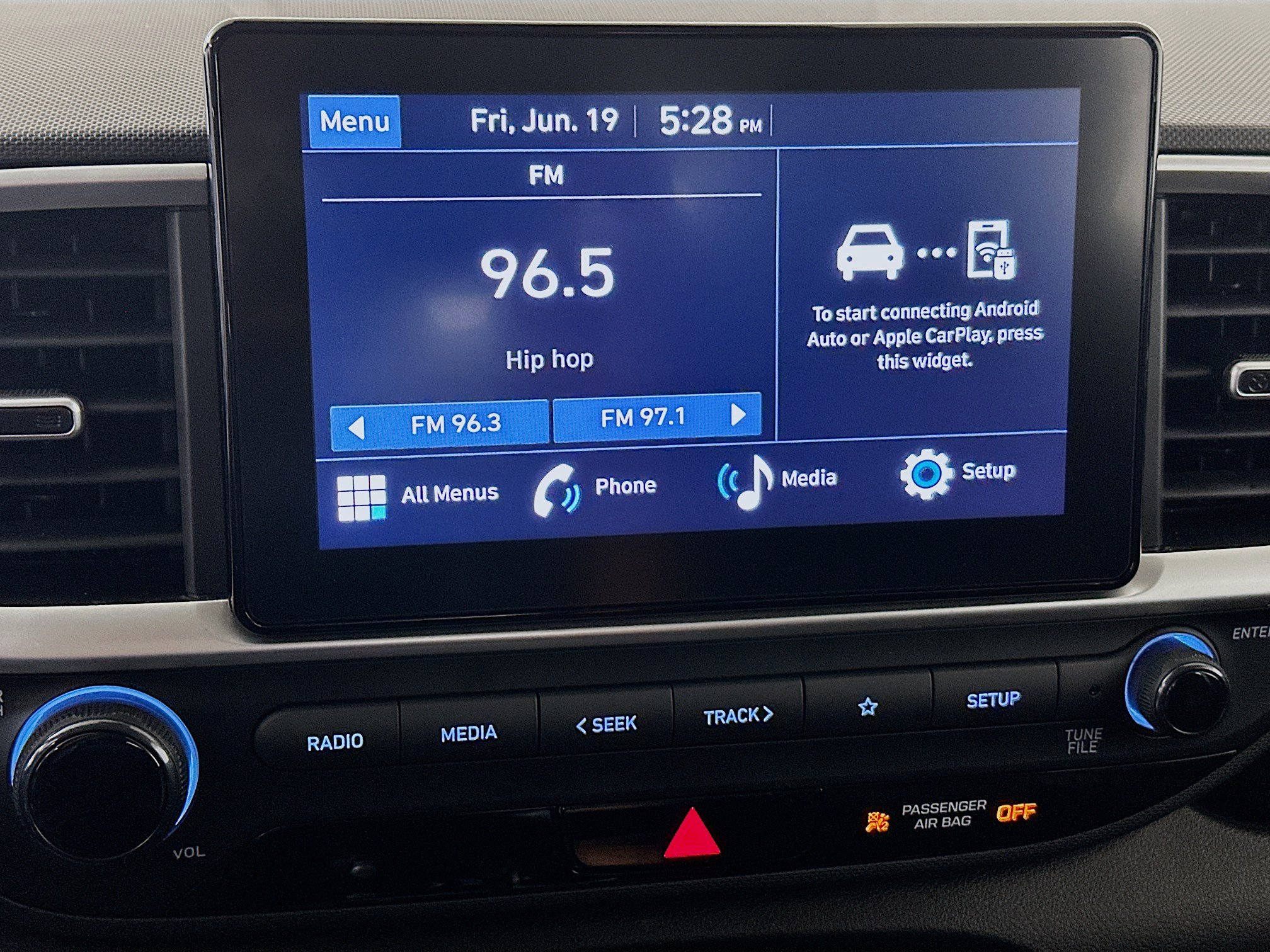 Used 2025 Hyundai Venue SEL FWD image 24
