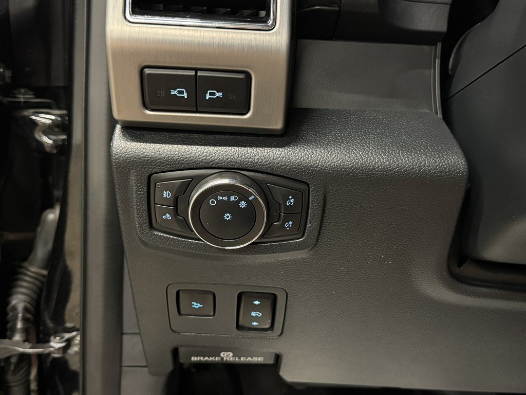 Used 2022 Ford F350 Platinum w/ FX4 Off-Road Package AWD/4WD image 34