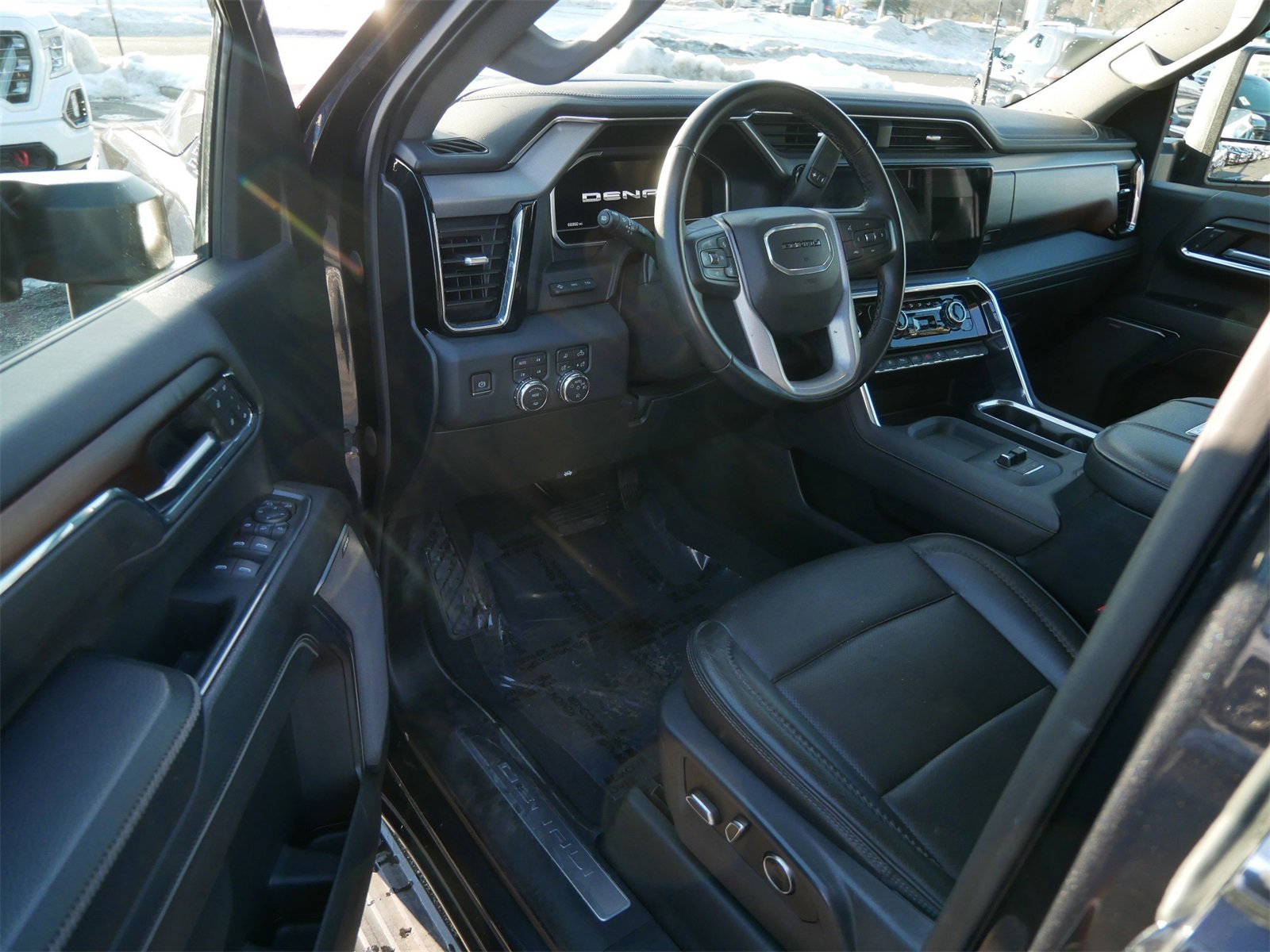 Used 2024 GMC Sierra 2500 Denali w/ Denali Reserve Package image 10