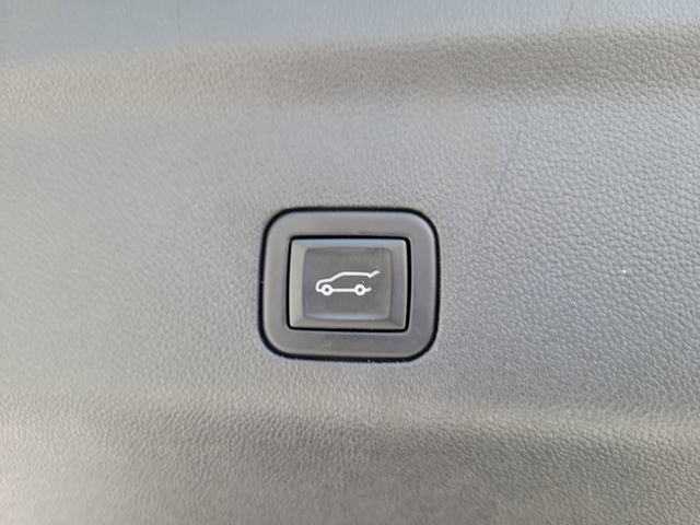 Certified 2023 GMC Yukon SLT w/ SLT Luxury Package AWD/4WD image 15