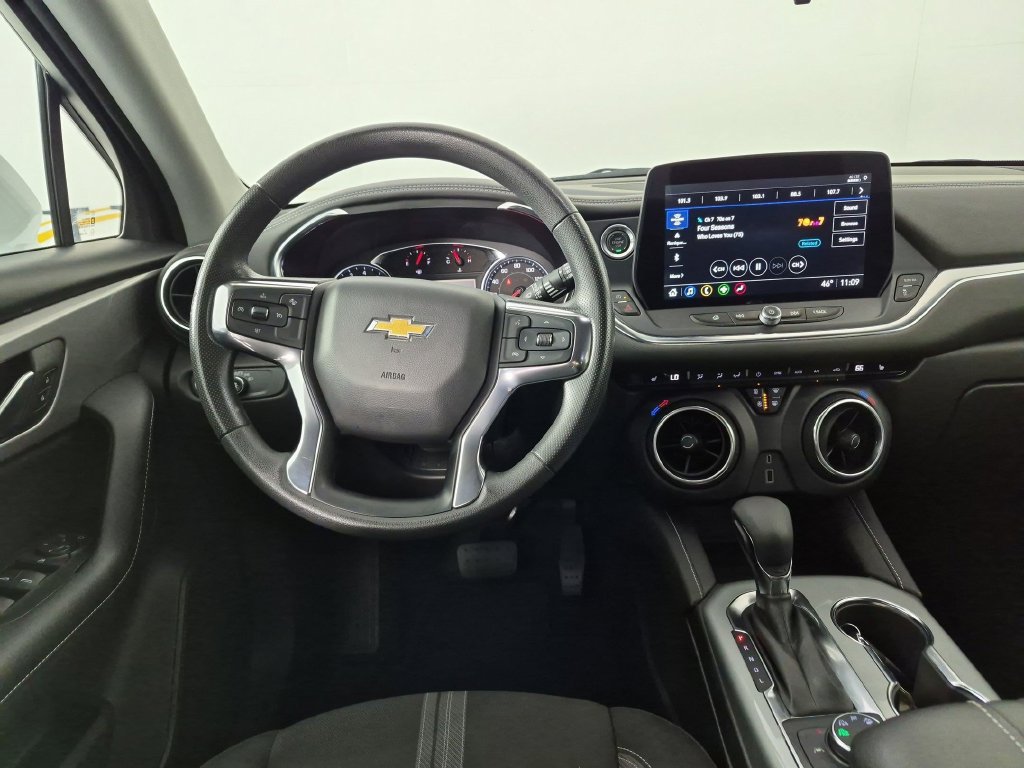 Used 2025 Chevrolet Blazer LT AWD/4WD image 30