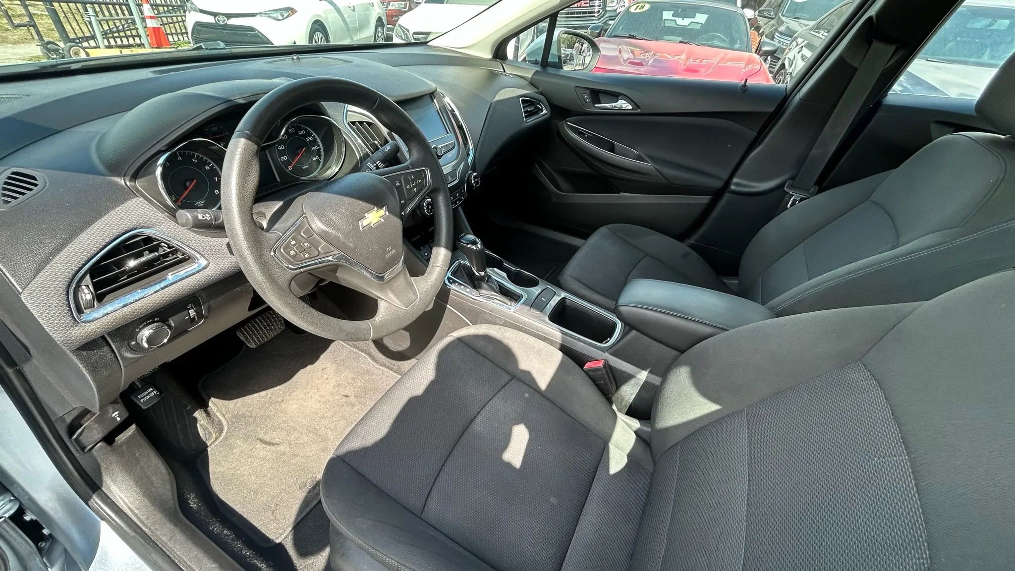 Used 2018 Chevrolet Cruze LT w/ LT Fleet Convenience Package image 9