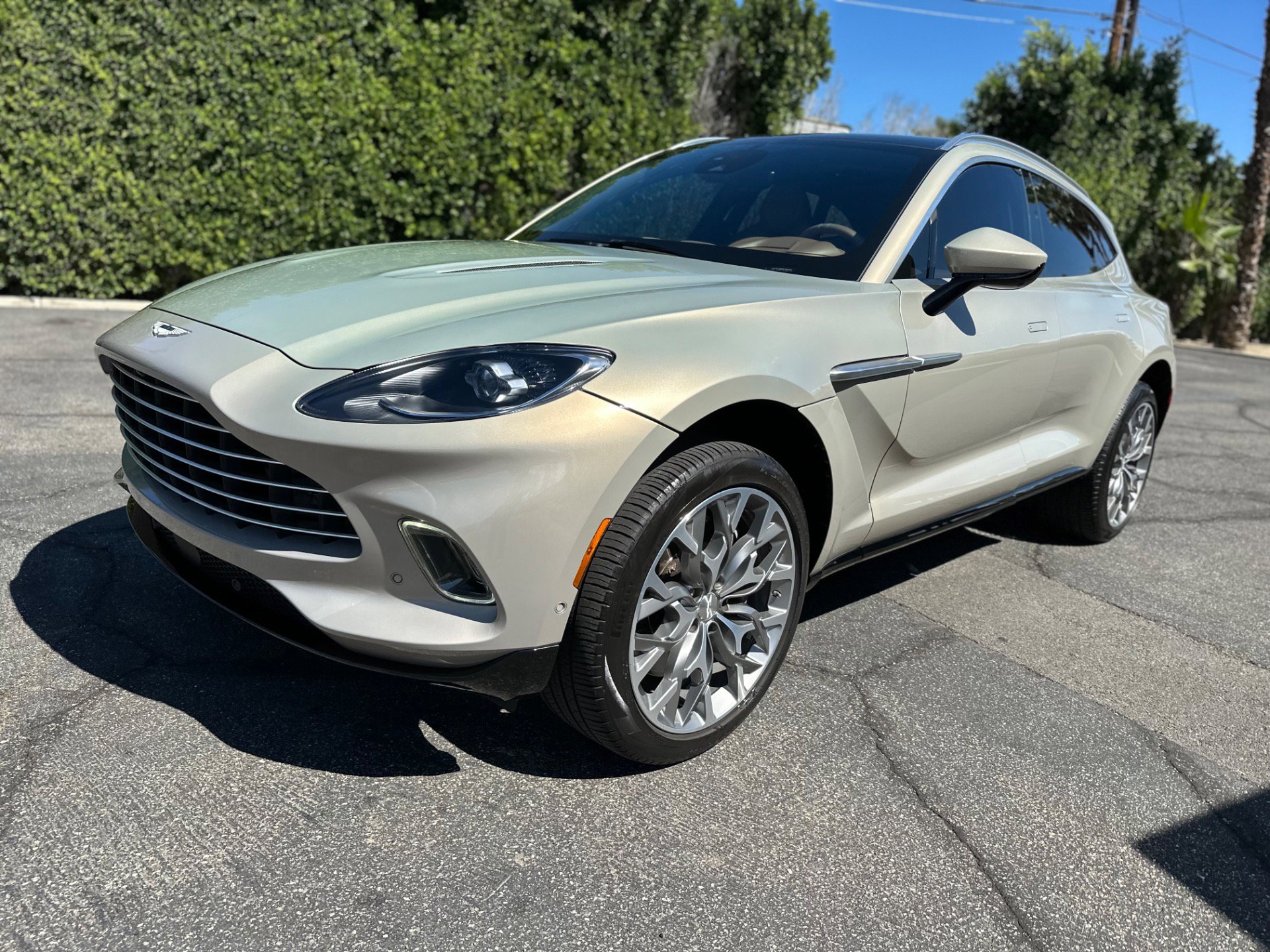 Used 2021 Aston Martin DBX AWD/4WD image 3