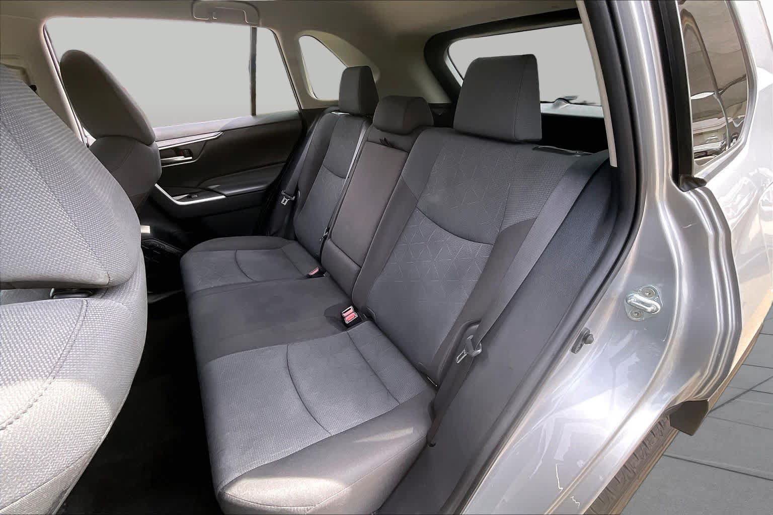 Used 2025 Toyota RAV4 XLE FWD image 39