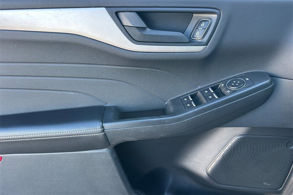 Used 2022 Ford Escape SE image 13