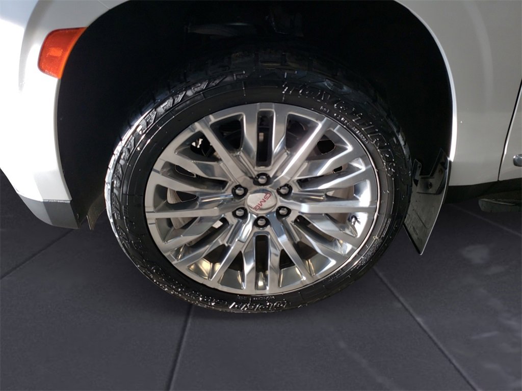 Used 2024 GMC Yukon XL Denali image 14