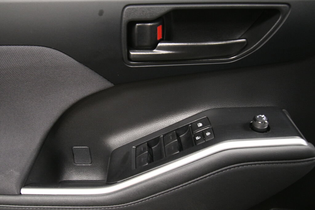 Used 2023 Toyota Highlander LE AWD/4WD image 12