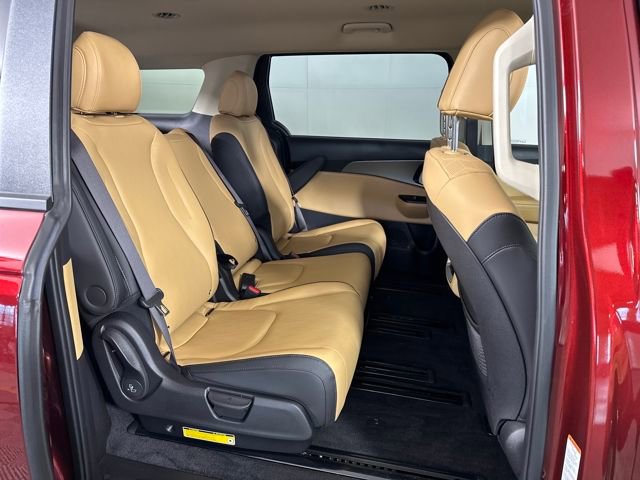 Used 2023 Kia Carnival LX image 27