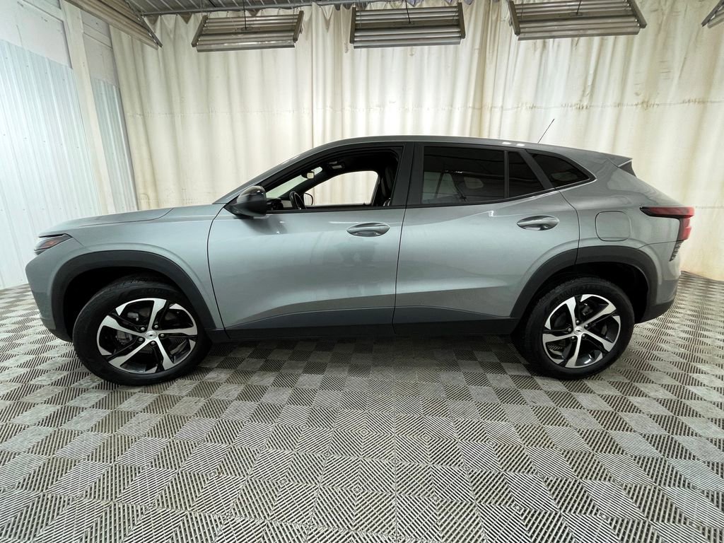 Used 2024 Chevrolet Trax RS w/ Driver Confidence Package image 11