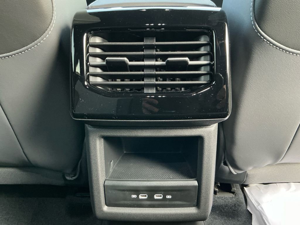 New 2026 Volkswagen ID.4 Pro image 17