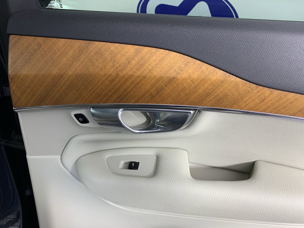 Used 2021 Volvo XC90 T6 Momentum image 39