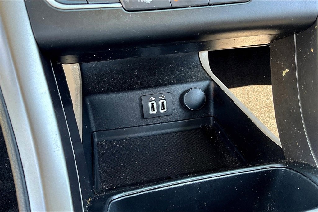 Used 2020 Ford Fusion SE w/ Fleet SE Value Package image 26