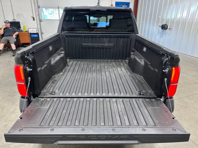 Used 2025 Toyota Tacoma SR5 AWD/4WD image 20