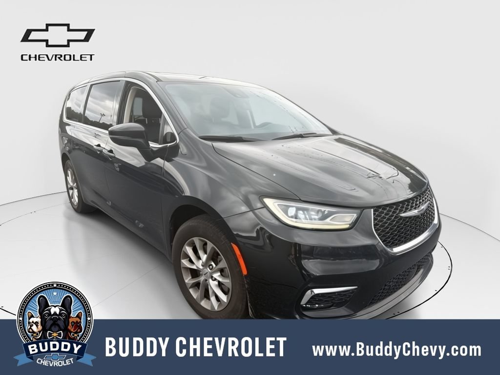 Used 2023 Chrysler Pacifica Touring-L w/ Uconnect Theater Family Group