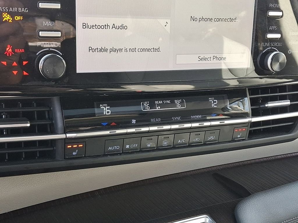 Used 2021 Toyota Sienna XLE image 18