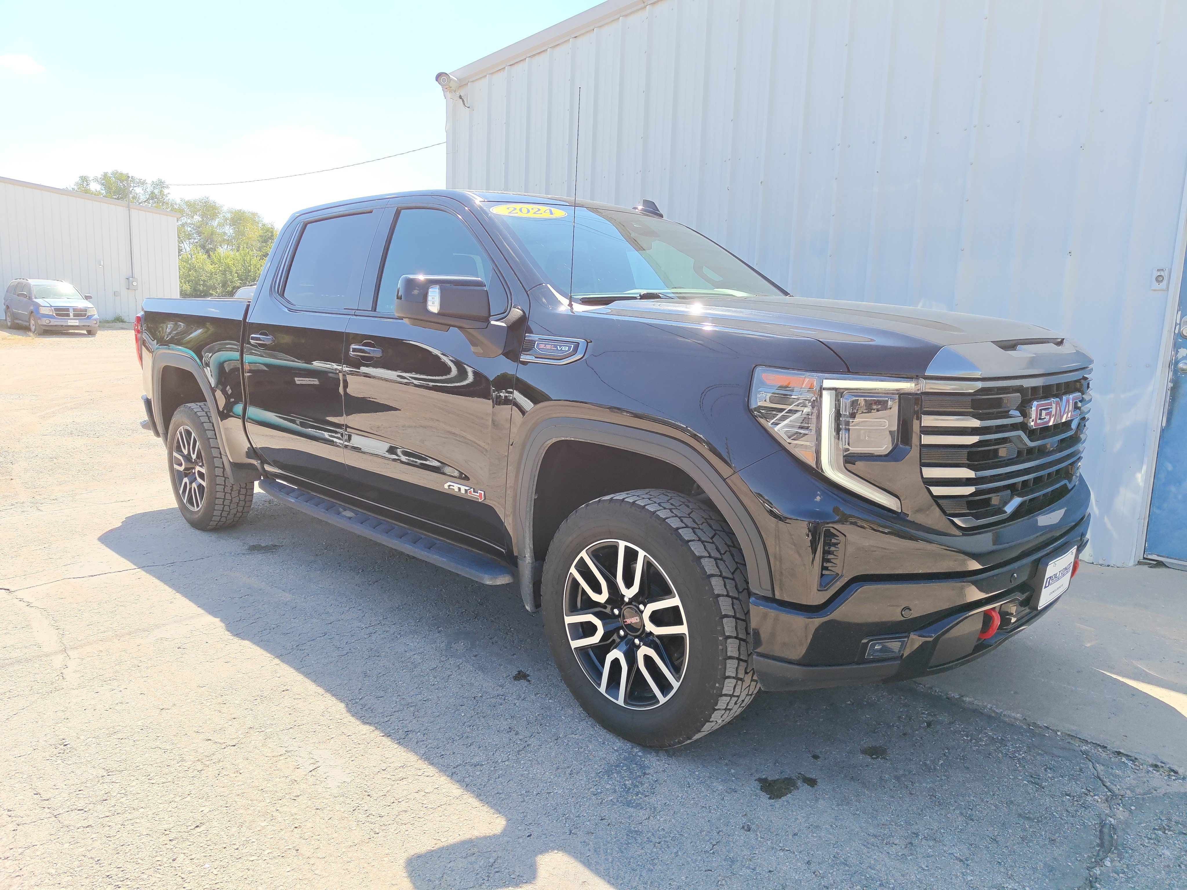 Used 2024 GMC Sierra 1500 AT4 w/ AT4 Premium Package AWD/4WD image 2