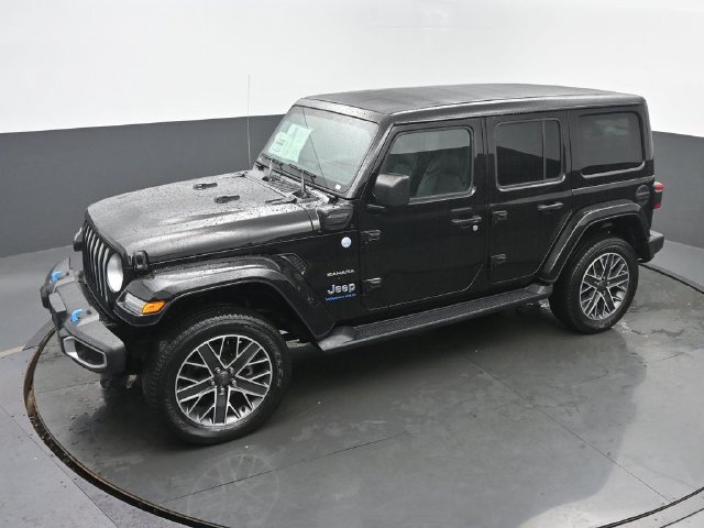 Used 2023 Jeep Wrangler Unlimited Sahara w/ Cold Weather Group AWD/4WD image 39