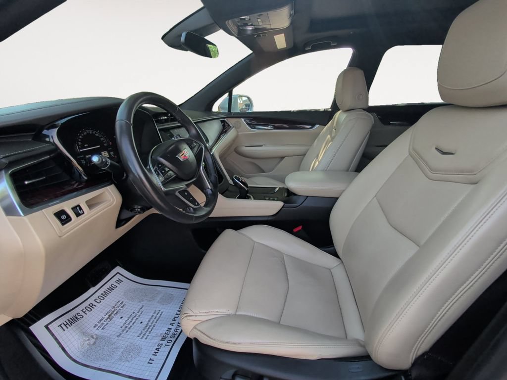 Used 2018 Cadillac XT5 Luxury w/ Driver Awareness Package AWD/4WD image 9