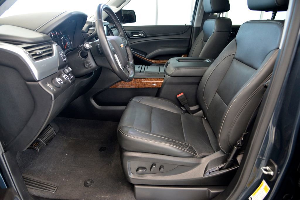 Used 2020 Chevrolet Suburban Premier AWD/4WD image 16